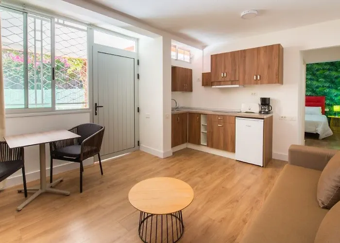 Готель Artemisa *